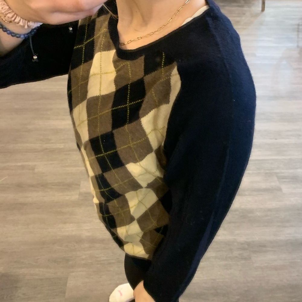 sweater - Picture 2 of 4